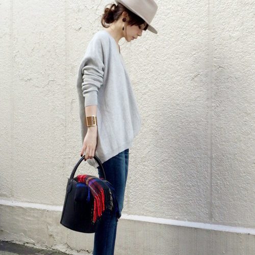 合わせやすくて使いやすい！冬バッグの狙い目はバケツバッグで決まり