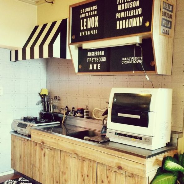 お部屋に個性を☆甘さをおさえた大人ストライプのインテリアコーデ。