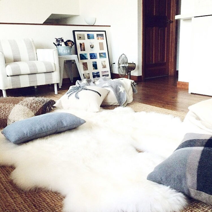お洒落であったか！寒い冬はムートンラグを敷いてホームリーなお部屋をつくろう