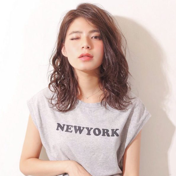 濡れたような艶が色っぽい！ウェットヘアで大人の魅力を引き出してみる？