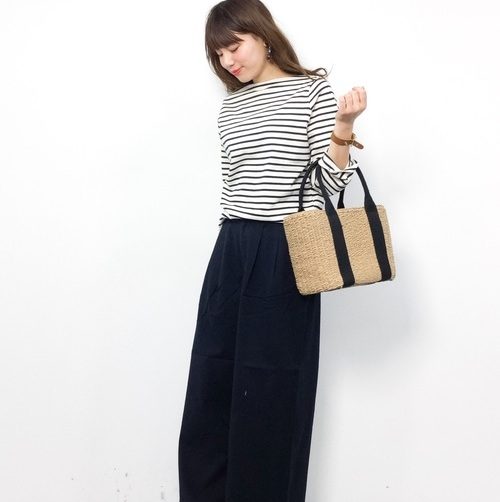 デコルテを綺麗に見せてくれる♪「ボートネック」カットソーの春の着こなしコーデ集☆　