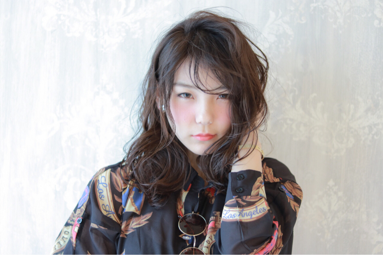 動きと軽さをプラスして色っぽさを演出！オススメしたいウエットヘア12選