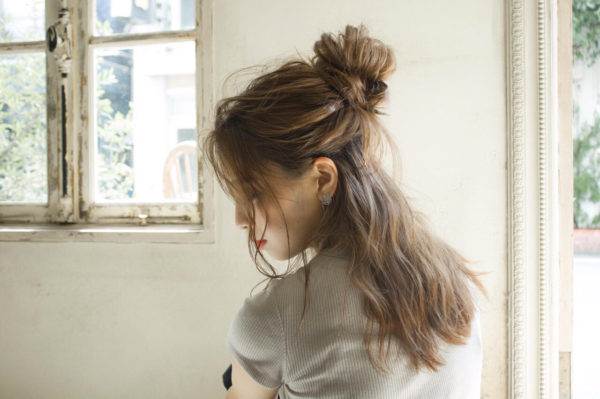 さっと楽しめるお団子スタイル☆今大人気のメッシーバンを楽しもう♡